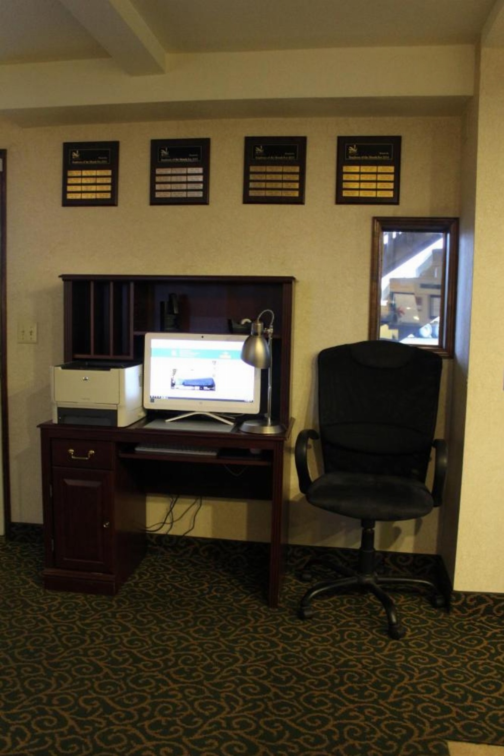 Efficiency Queen Suite with Sofa-Bed - Non Smoking